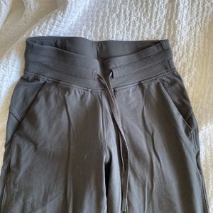 LULULEMON JOGGERS!